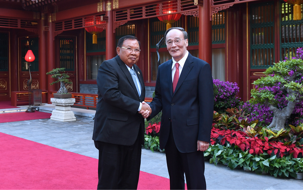 王岐山會見老撾人民革命黨中央總書記、國家主席本揚