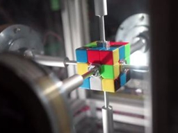 快！機(jī)器高手復(fù)原魔方 0.38秒破世界紀(jì)錄