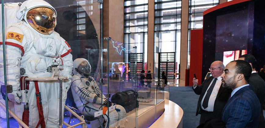 &ldquo;偉大的變革&mdash;&mdash;慶祝改革開放40周年大型展覽&rdquo;迎來外賓專場(chǎng)