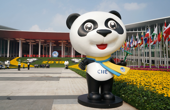 新華時(shí)評(píng)：從全球首創(chuàng)到全球盛會(huì)，進(jìn)博會(huì)啟示了什么？