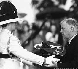 英國插手香港事務(wù) 意欲何為？