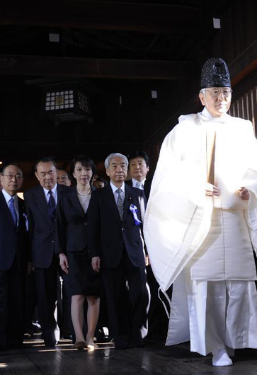 安倍內(nèi)閣&ldquo;拜鬼&rdquo;史